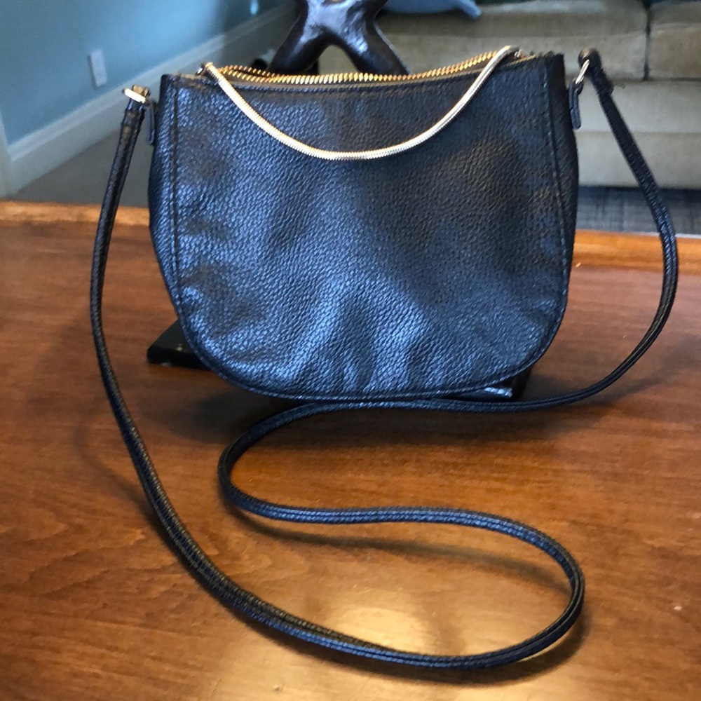 H&M Cross Body Bag 🔑🕶
